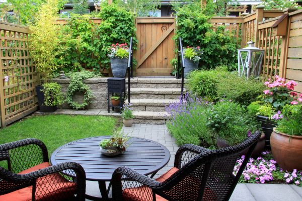 Small Yard Landscaping in Lehigh Acres
